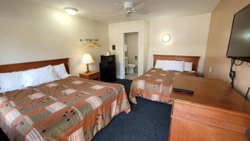 Queen Room with Two Queen Beds - Smoking